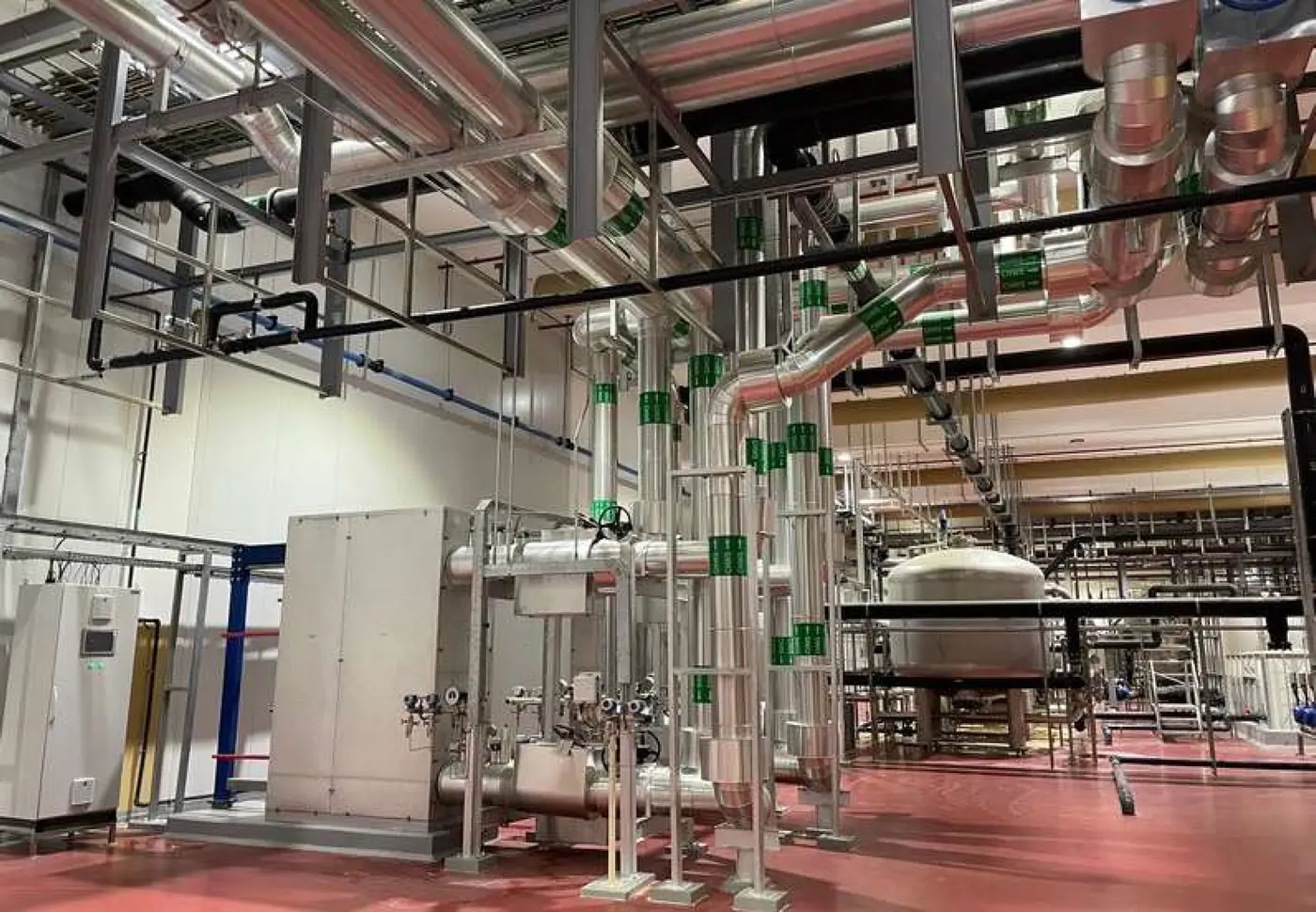 Pipework, steel structures and control equipment at the NFPC process factory